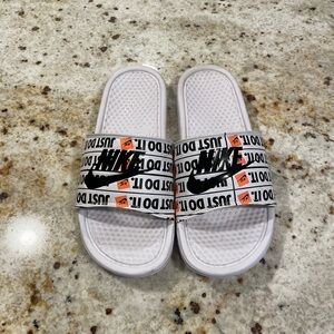 Nike Men’s Slides Size 9!